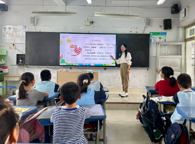 心境稳定的家长多倾听和接收孩子的感受和主意无论是消极仍是活跃