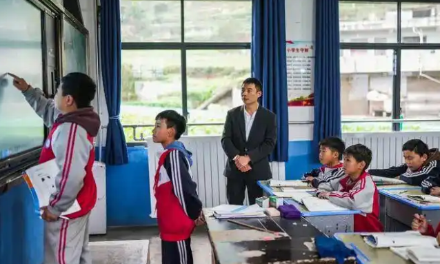 数据规范完成学生成长信息教育资源风险隐患预警的跨层级 数据规范完成学生成长信息教育资源风险隐患预警的跨层级